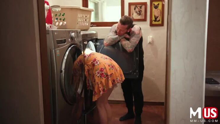 [ModelMediaUS] - Izzy Lush's Dirty Laundry Secrets - Izzy Lush