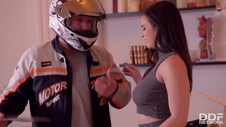 [DDFNetwork] - Brunette Delivery Guy Receives Oral Sex In Office - Alexa Flexy