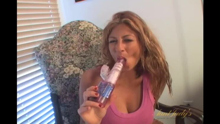 Lucky's Big Tits Shake During Masturbation