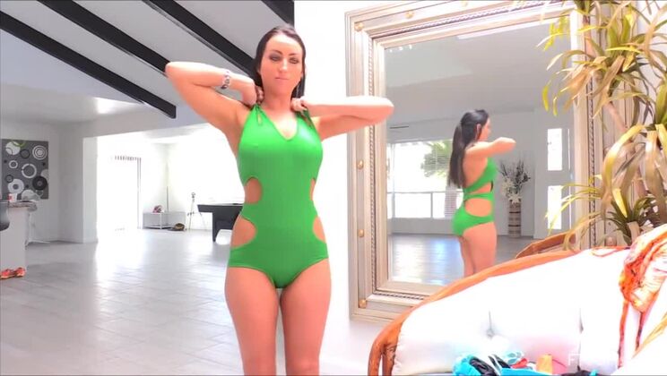 Teen Babe Shows It All