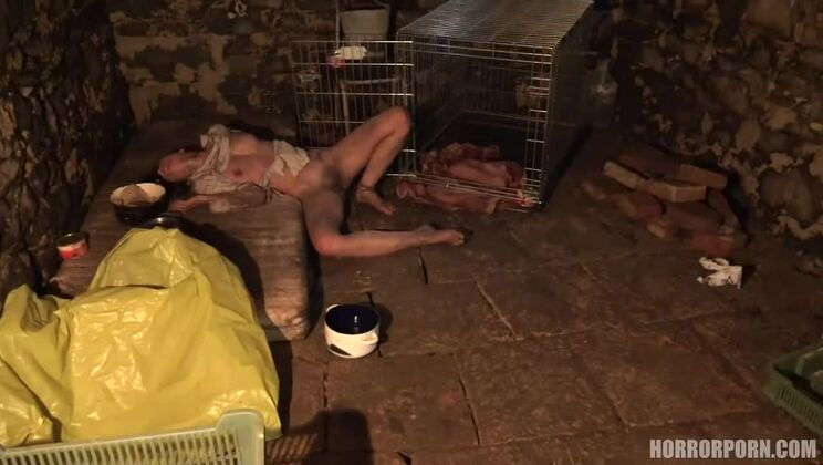 [HorrorPorn] - Tortured Girl Takes it Deep - Kitten Latenight