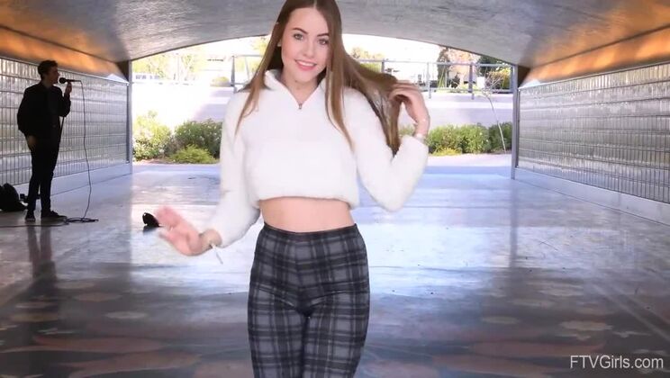 Naomi's Orgasmic Pleasure 1