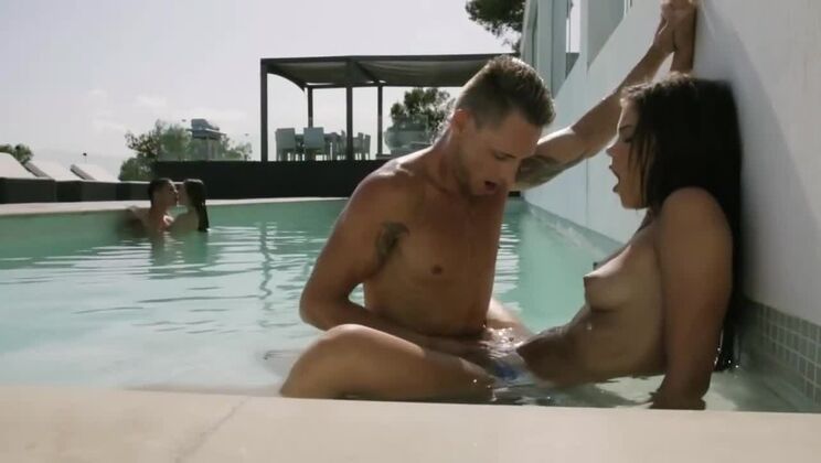 Tight Brunette Carrie Gets Screwed Two By Two