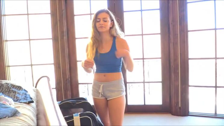 Cara's Fetish for Solo Orgasms in Nudist Style