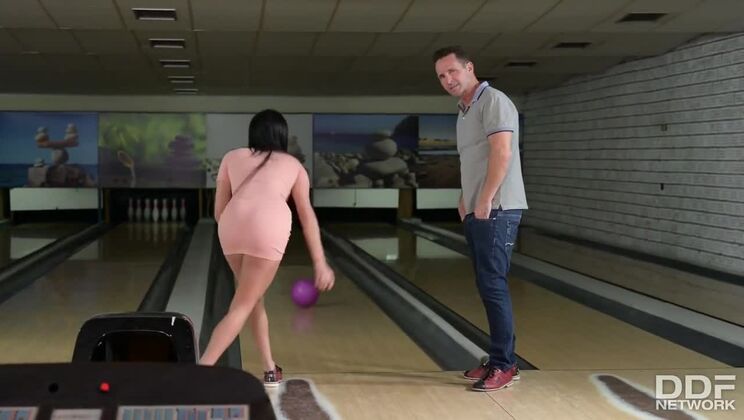 [HandsOnHardcore] - Nataly Gold and Anissa Kate - The Face of Debauchery at the Bowling Alley - Anissa Kate - Nataly Gold