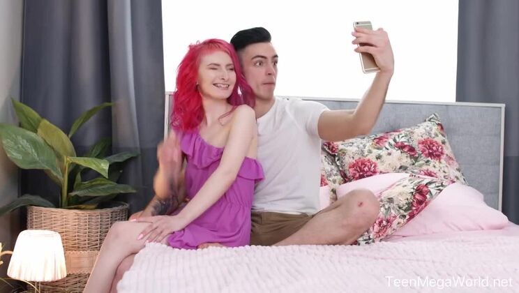 Pink-haired Babe Fucks Alien Fox