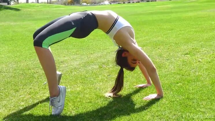 [FTVGirls] - Valentina Gets Naughty Outside