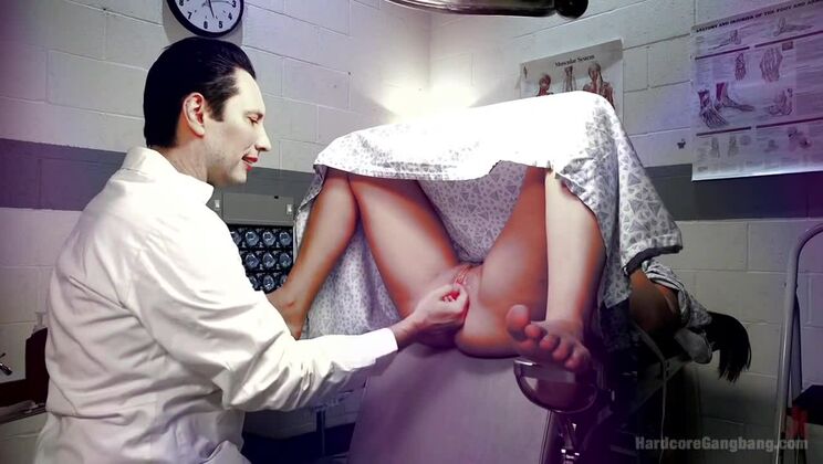 [HardcoreGangbang] - BDSM Fisting with Roxy