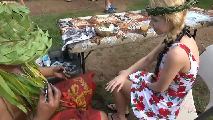 Blonde Beauty Alina West Having the Best Time in Hawaii