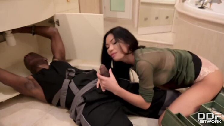 [DDFNetwork] - Polly Pons Gets Fucked by Plumbers Huge Cock - Polly Pons