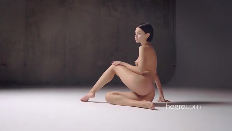 Skinny Brunette Sexy Photo