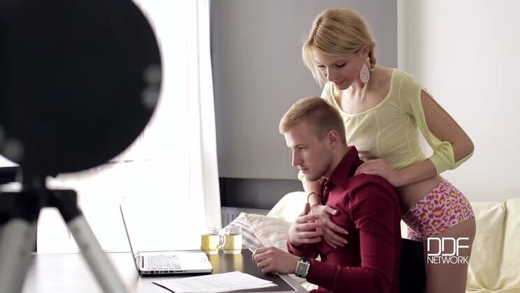 [HandsOnHardcore] - Sexy College Girl Karina Grand Seducing Her Boyfriend At Home - Lana Roberts