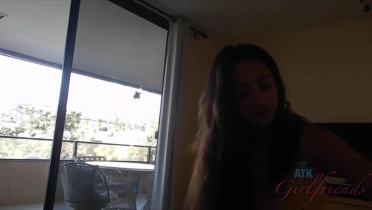 Mi Ha Doan Gives Footjob Fun