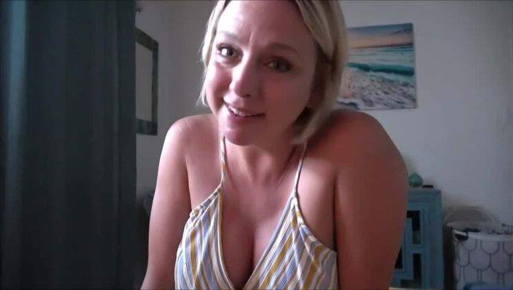 [MomComesFirst] - Mom's Favorite - Brianna Beach - Brianna Beach