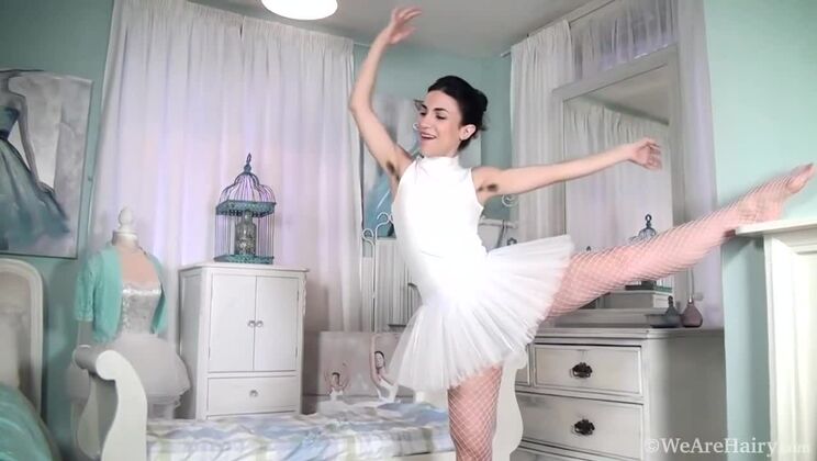 Luna O: Naughty Ballerina Gets Naked