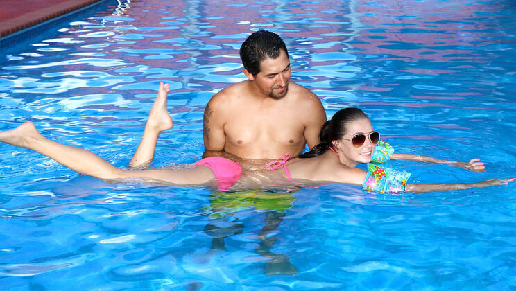 Teen Carolina Sweets Swims in Juan's Jizz