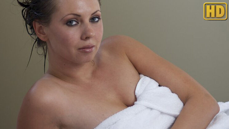 [SelfDesire] - Wetting Herself Nicely