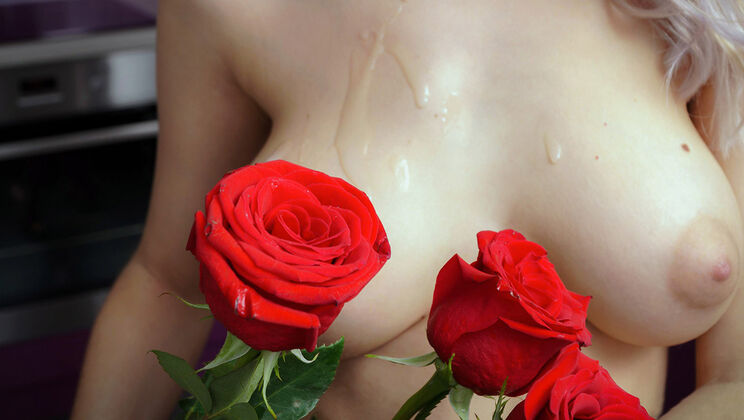 Cute Girlfriend Eva Elfie Fucked