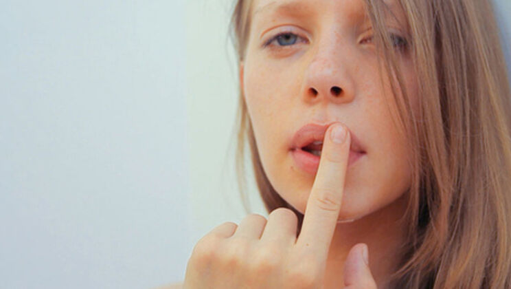 [WowGirls] - Gloria's Shaved and Stockinged Seduction - Gloria