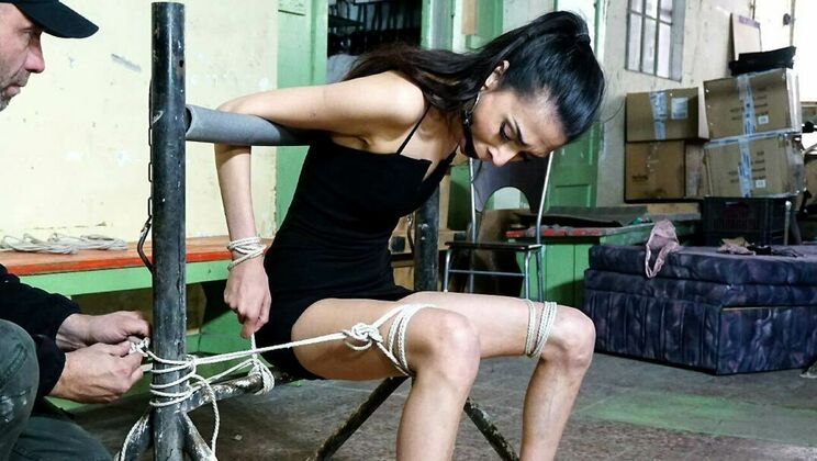 Shaved Brunette Ashley Enjoys Magic Wand