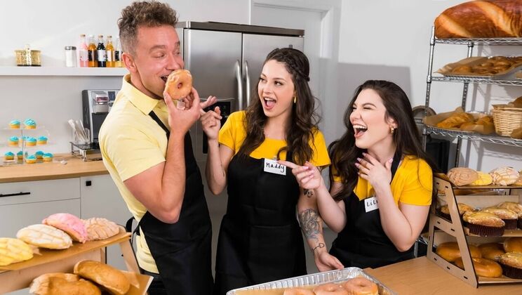 [Brazzers] - Backdoor Party With Hot Girls - Van Wylde - Lily Lou - Maddy May