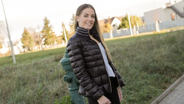 [PublicAgent] - Italian Athletic Babe Wins Big