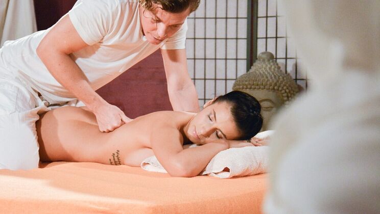 Nelly Kent's Massage Skills Lead to a Sizzling Blowjob
