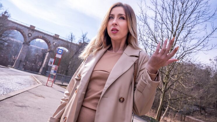 Natural Tits and Piercing Outdoor Action