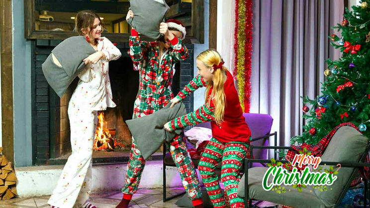 [ClubSweethearts] - Teen Pillow Fight with Margo von Teese