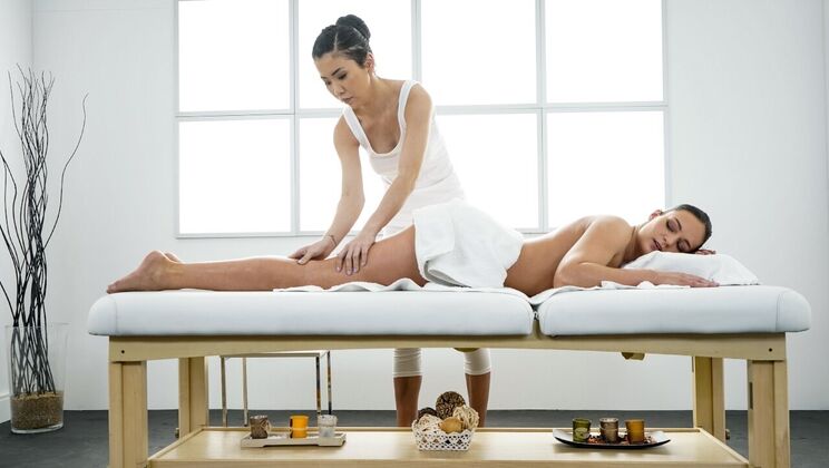 [MassageRooms] - Lesbian Kissing with Tattooed Asian Girl - Leanne Lace - Alina Crystall