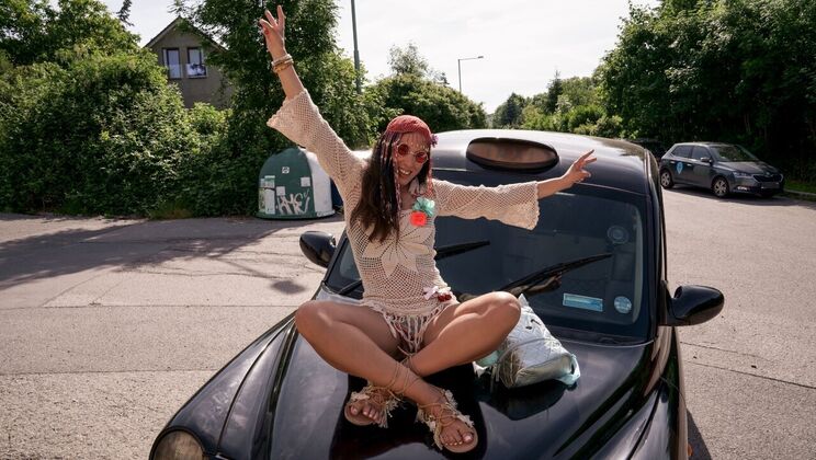 [FakeTaxi] - Natural Tits and a Naughty Spank - Linda del Sol