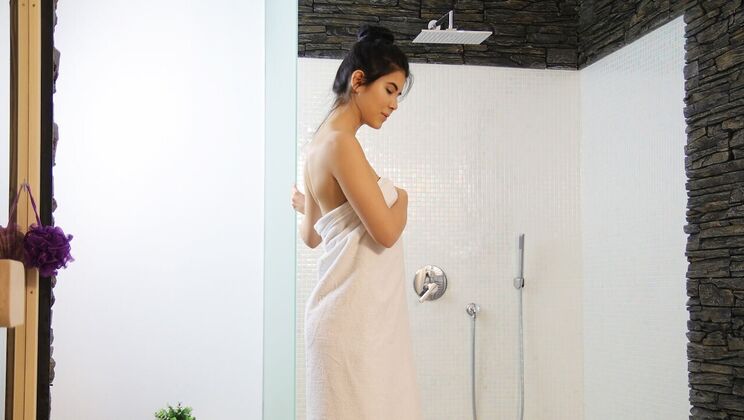 Blowjob and Pussy Licking in Shower