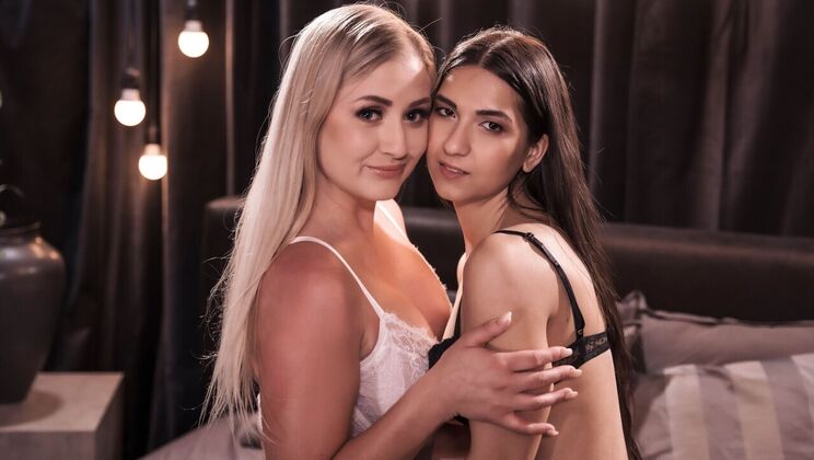 [Lesbea] - Face Sitting Lesbians Cayla Lyons And Moona Snake - Cayla Lyons - Moona Snake