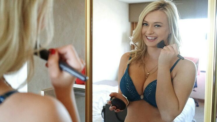 Natalia Starr Gives Head