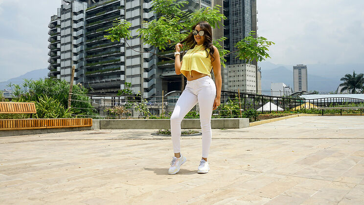 [Oyeloca] - Young Latina Girls In Sunglasses