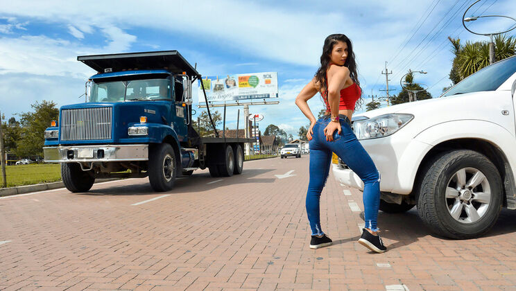 [Oyeloca] - Latinas in Heat with Mario and Mariana