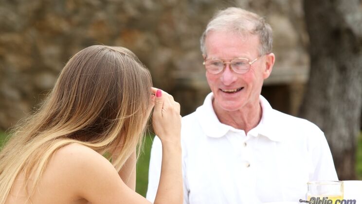 [Oldje] - Kissing, Licking, and Cumming by the Pool