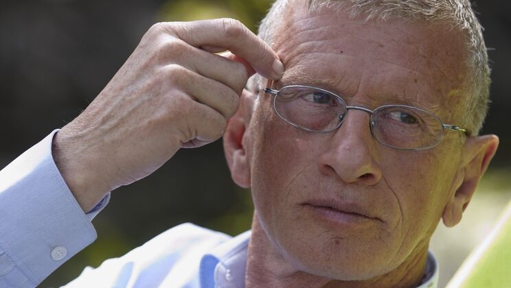 [Oldje] - Thin Brunette in a Bikini Gives a Blowjob - Nataly Von - Scott