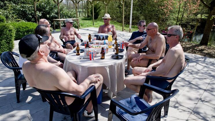 [Oldje] - Big Cock Gangbang Fuck Fest - John - Anita Berlusconi - David - Hugo - Jan - Jean Claude - Victor - Nico - Francis