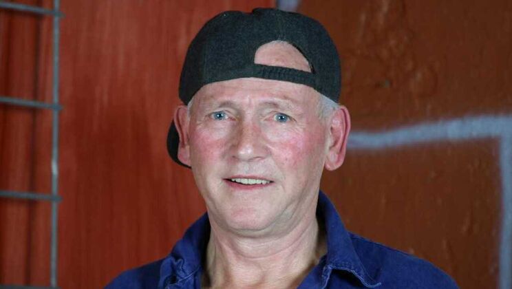 Blonde Babe Needs Your Help