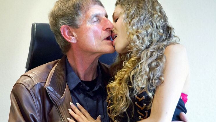 [Oldje] - Blackmail Blowjob Seduction