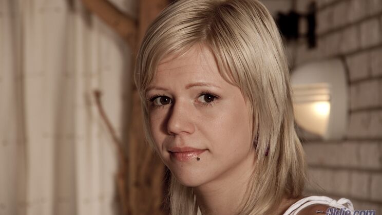 Tattooed Skinny Babe Massage