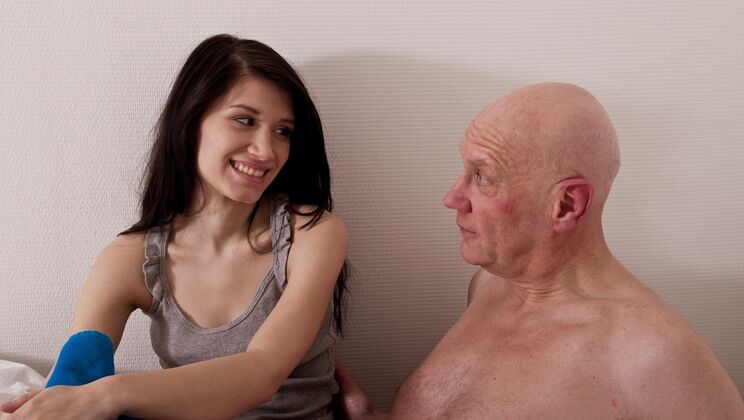 [Oldje] - Cum Swallowing with the Guest: Hugo and Lilli - Hugo - Lilli