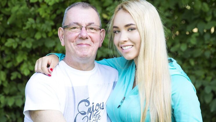 [Oldje] - Blonde Pussy Close Up Action - Briana Bounce - Bryn