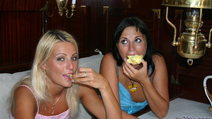 [Oldje] - Blonde and Brunette Breakdown