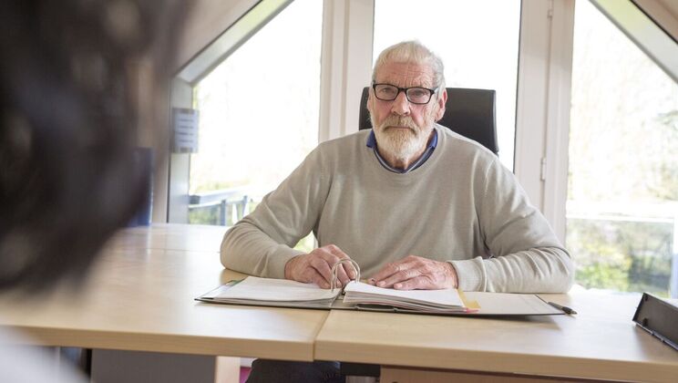 [Oldje] - Office sex with Mia