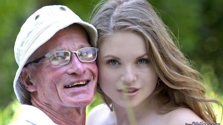 [Oldje] - Sexy Blonde Alessandra's Outdoor Adventure - John - Alessandra Jane