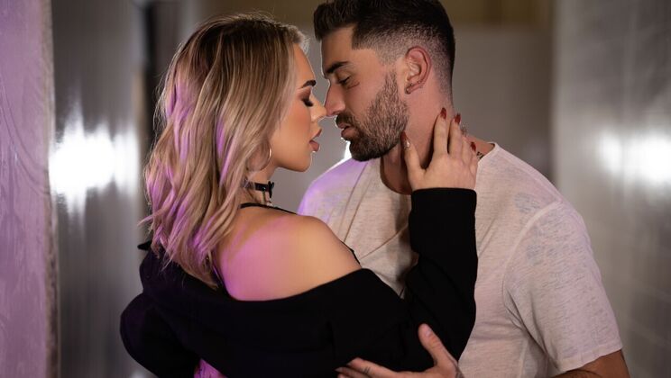 [TransAngels] - Blonde Bubble Butt in a Flash - Emma Rose - Chris Damned