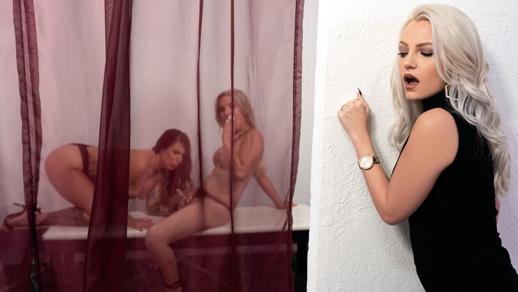 Blonde Bombshells Bring the Change