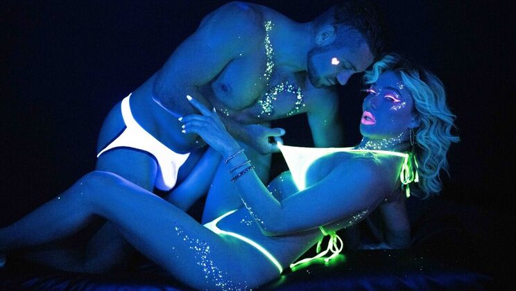 [TransAngels] - Glowing Booty Ride - Dante Colle - Emma Rose